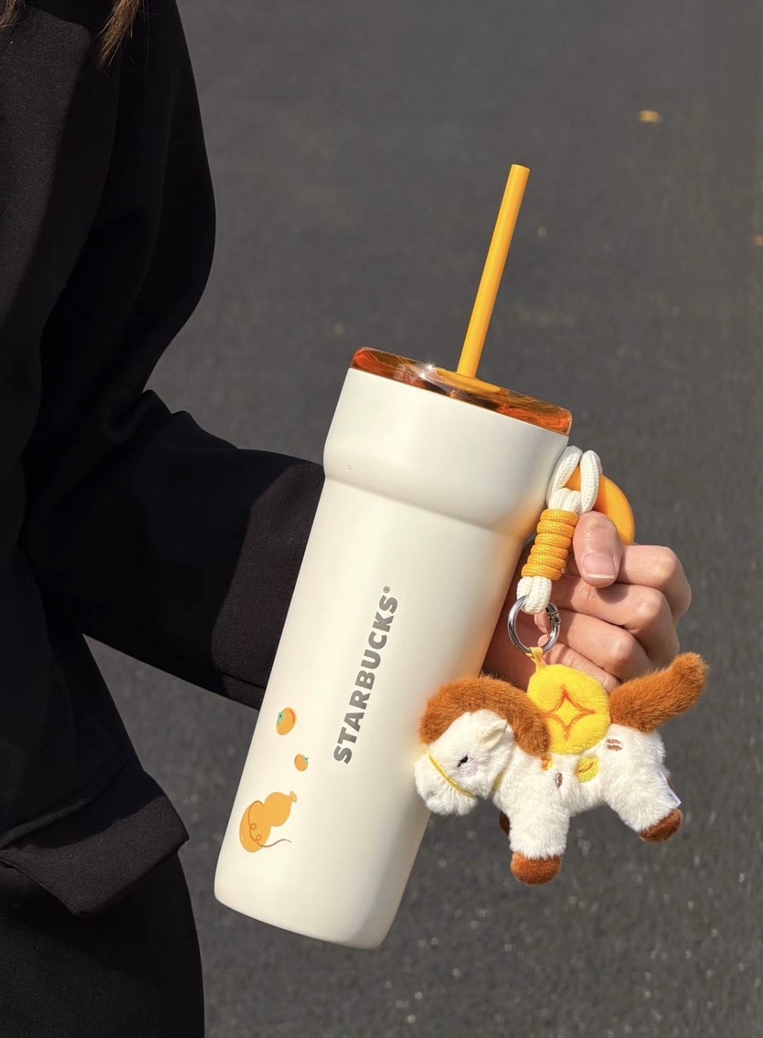 馬年限定 STARBUCKS 星巴克 馬上快樂系列 保溫杯 可愛小馬掛件 吸管杯 白色 790ML