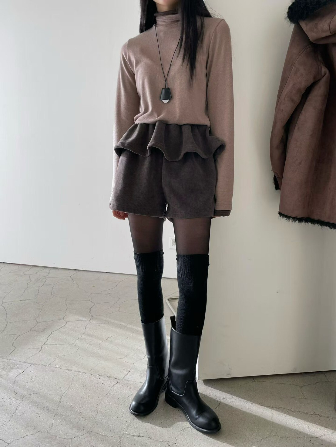 荷葉內加絨毛短褲