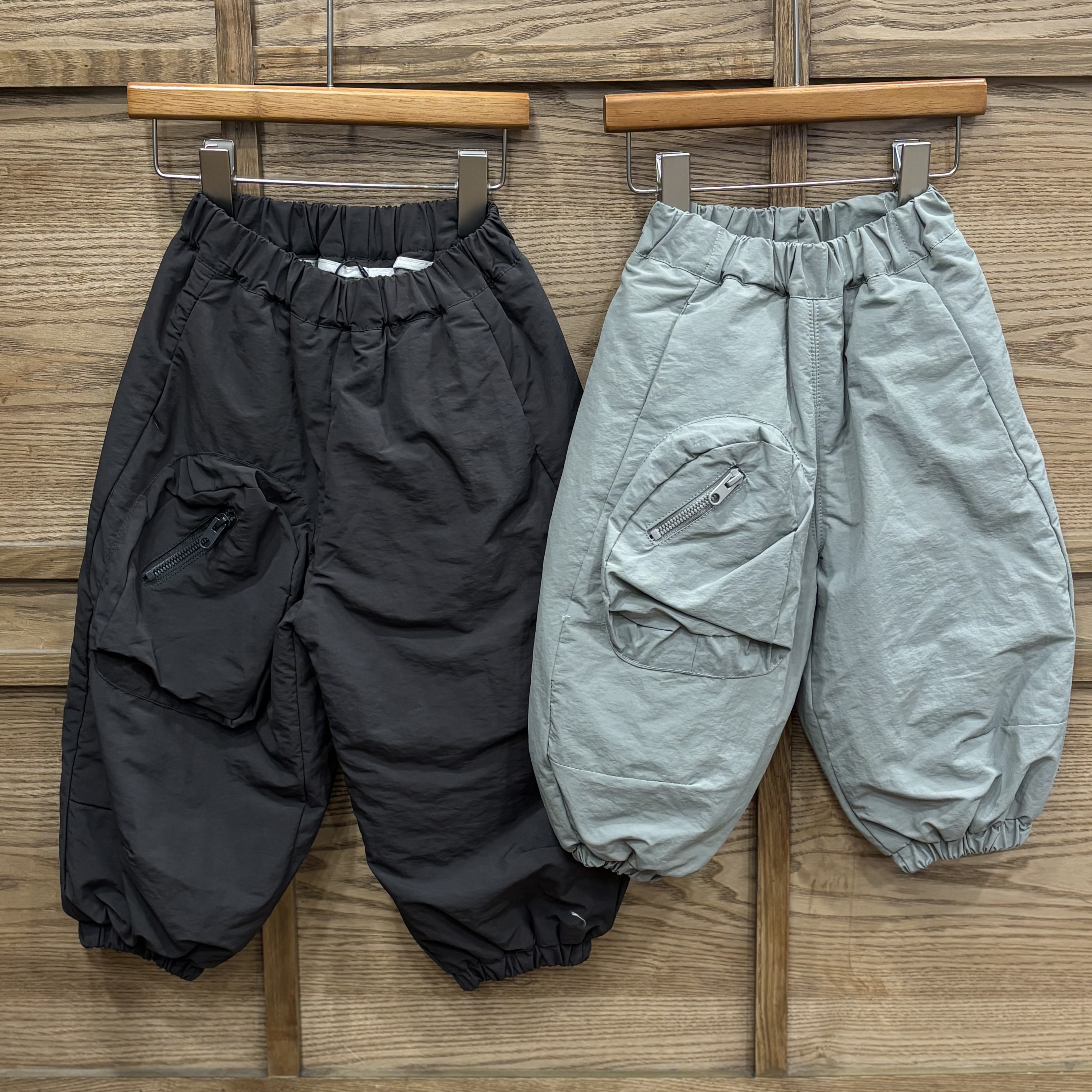 A03906大口袋造型鋪棉縮口褲