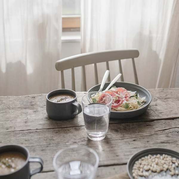 KINTO-FOG 深盤,碗盤系列設計成適中的尺寸,好掌握也適合盛裝各式烹飪