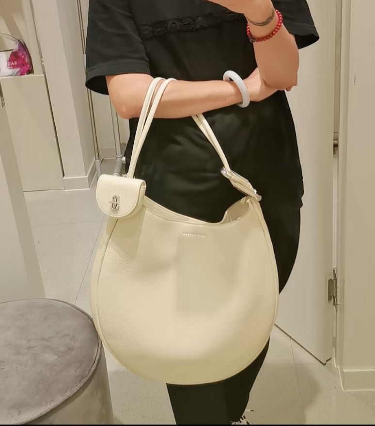 【預購】Q123001 Marc Jacobs The Large Dual Hobo bag 3 3/4" x 13 1/2" x 12"