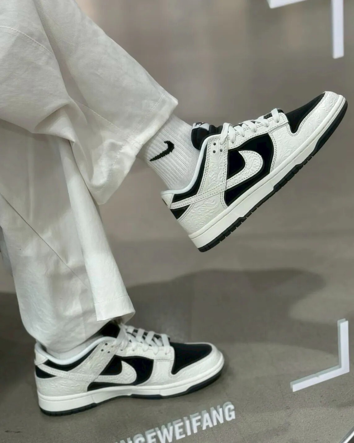 Nike Dunk Low 浮雕熊貓