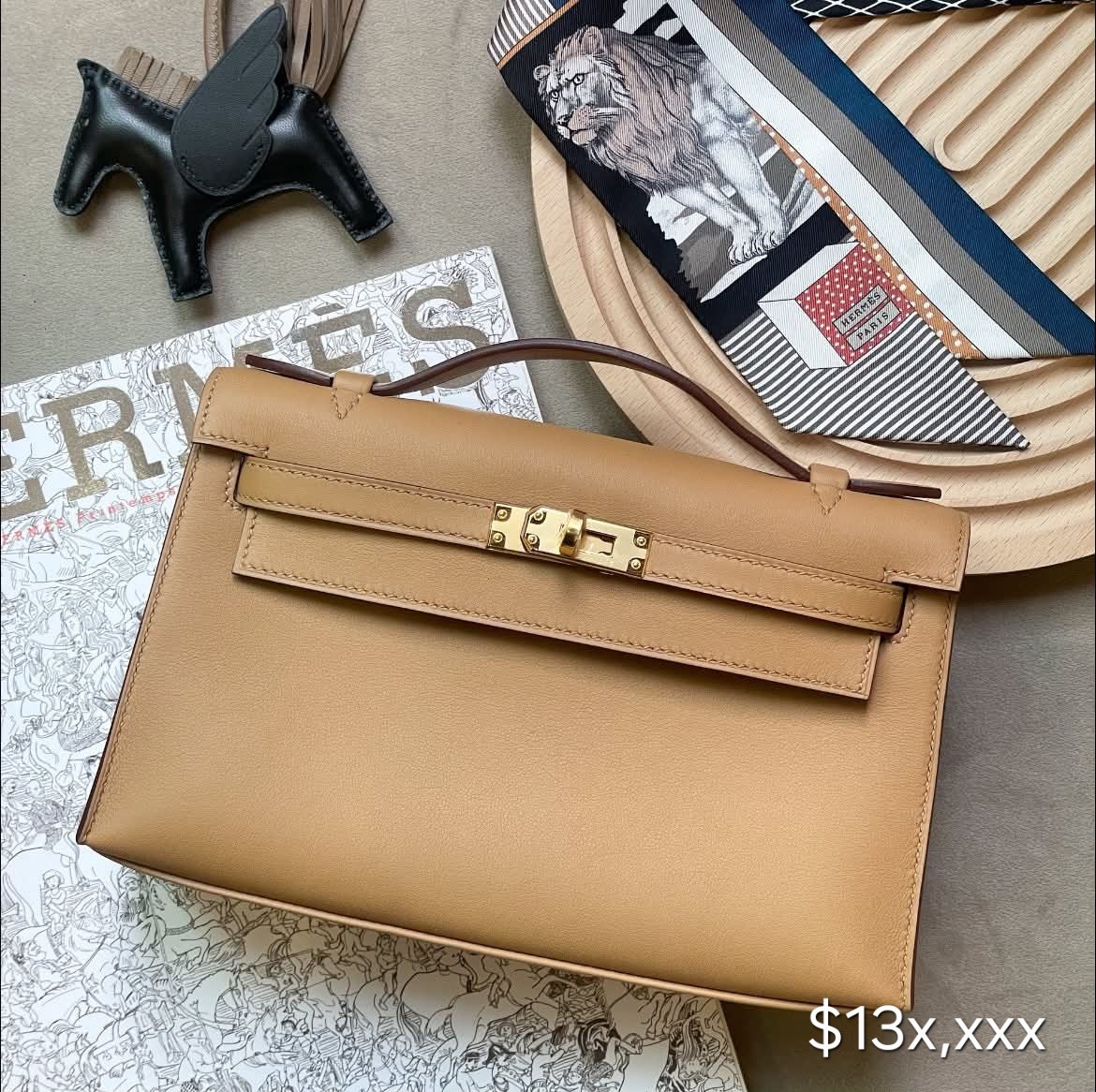 Hermès Kelly Pochette  Swift Leather Biscuit (4B) GHW HK$13x,xxx  詳情請PM我哋 (HK$2,000 立即落訂)