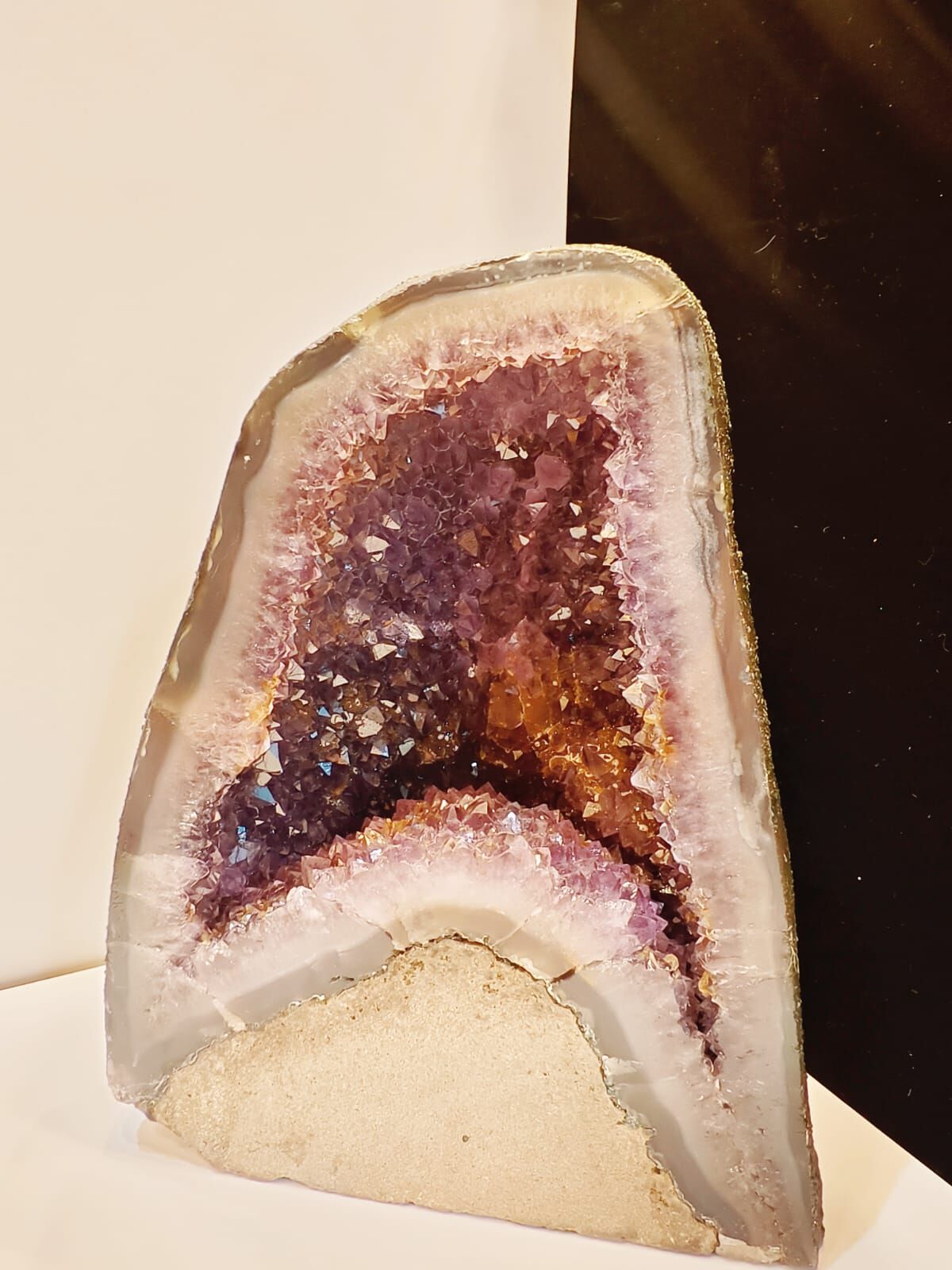 0102CYST49-水晶CS-原皮原礦紫晶洞(内含金鈦晶二次結晶) 送金元寶 (A49)