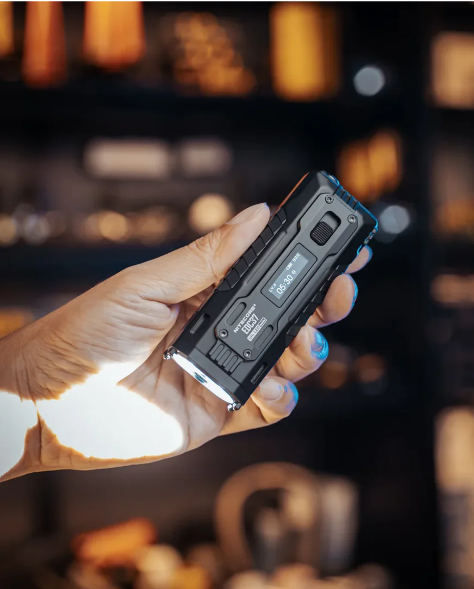 NITECORE EDC37 終極戰術 EDC 手電筒出租｜停電救場・車用備援・夜行防身｜單次租借