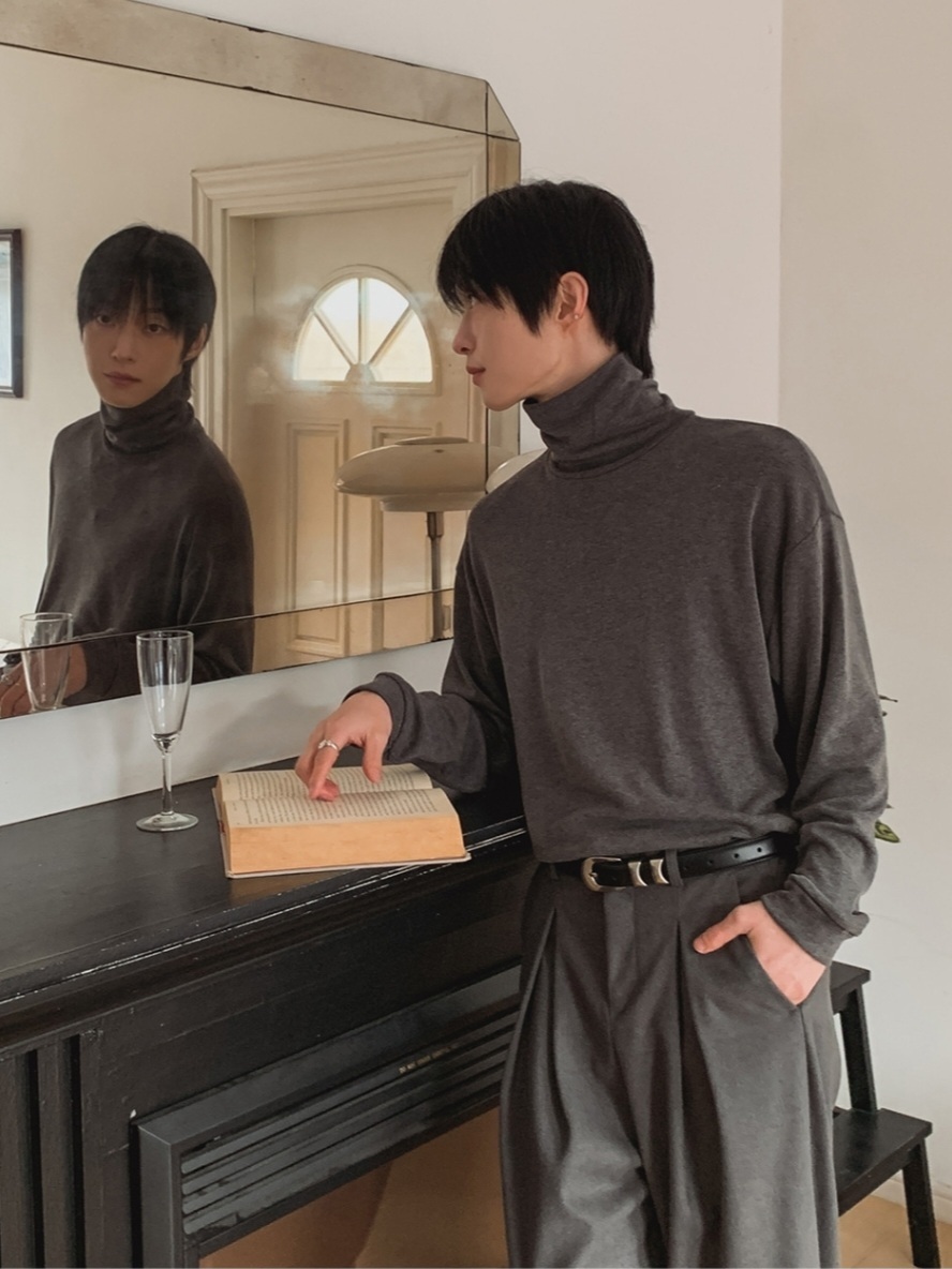 柔軟高領長袖T恤