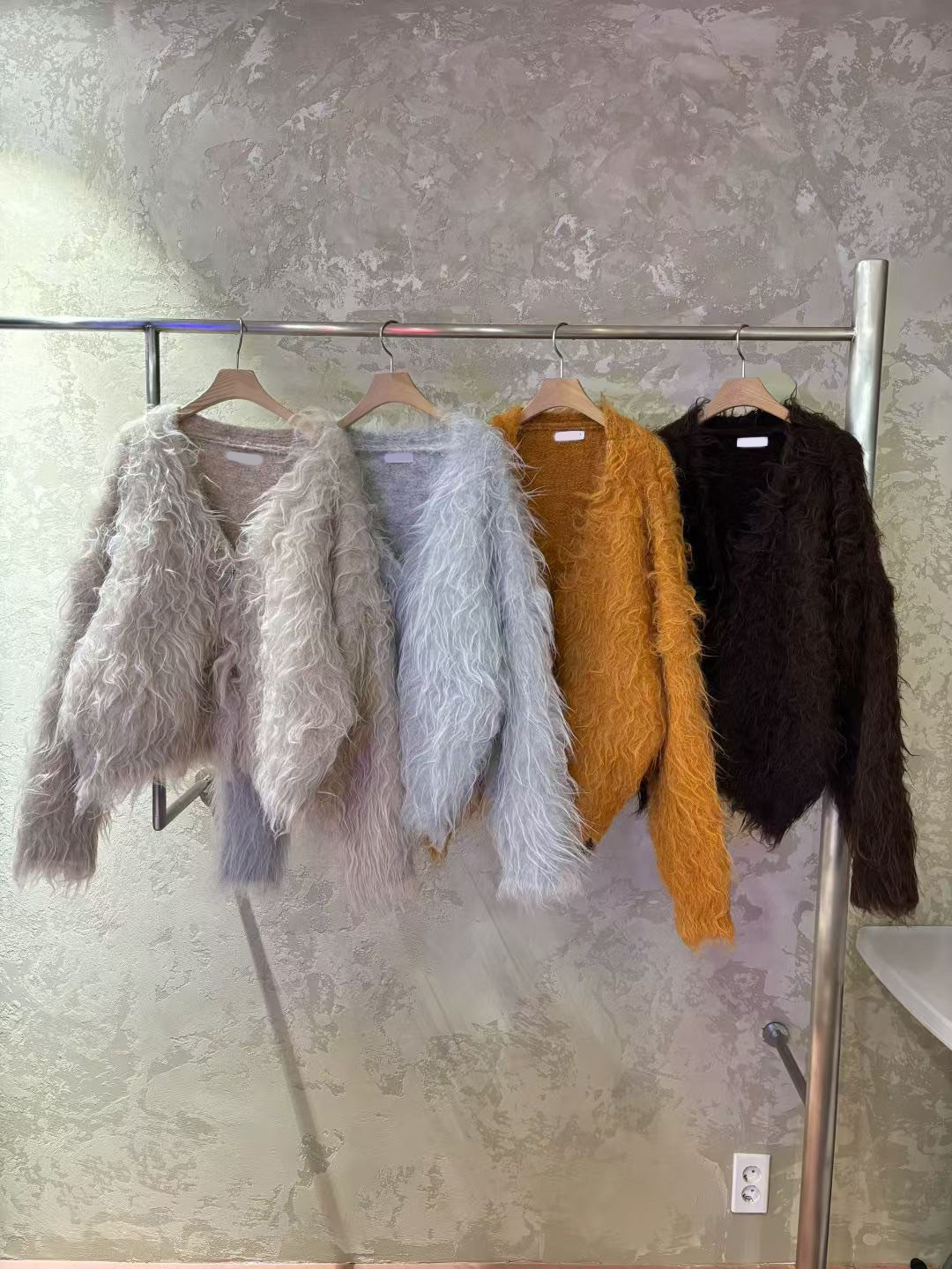 柔軟長毛感V領排釦毛毛外套 / 4色