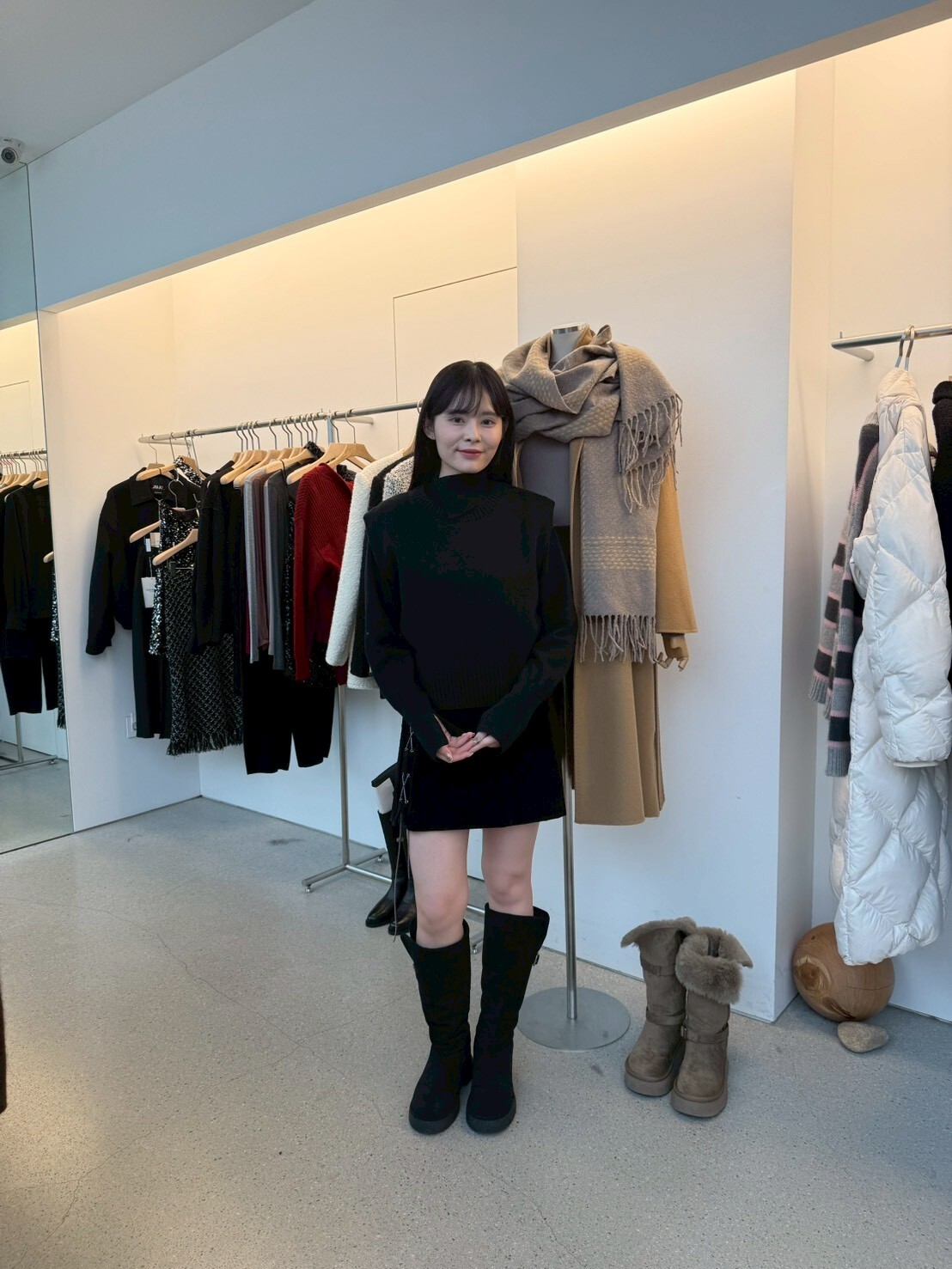 JU5410 開叉高領上衣 - 黑 *特價*