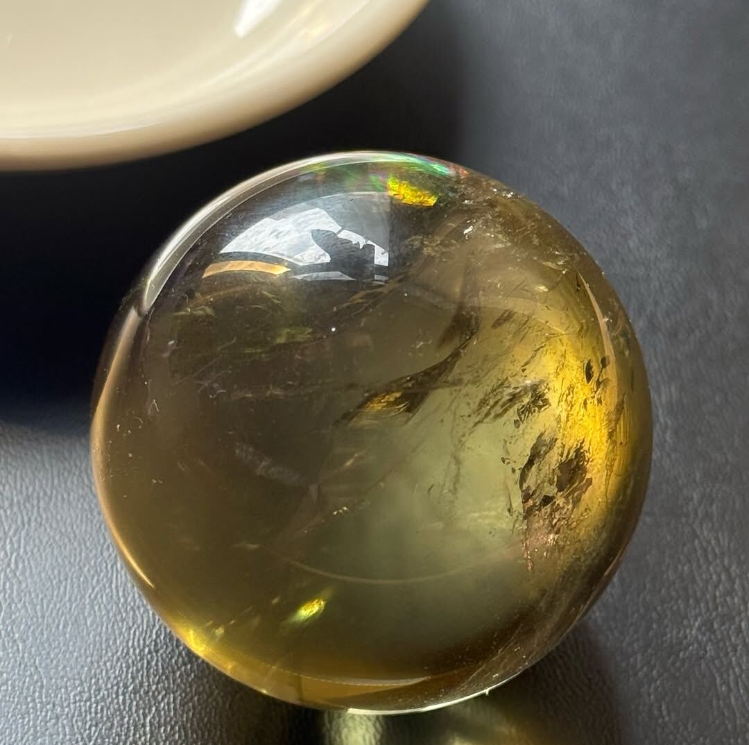 [原石] 塔山黃水晶共生藍針（內部藍針呈現稀有山型） 水晶球