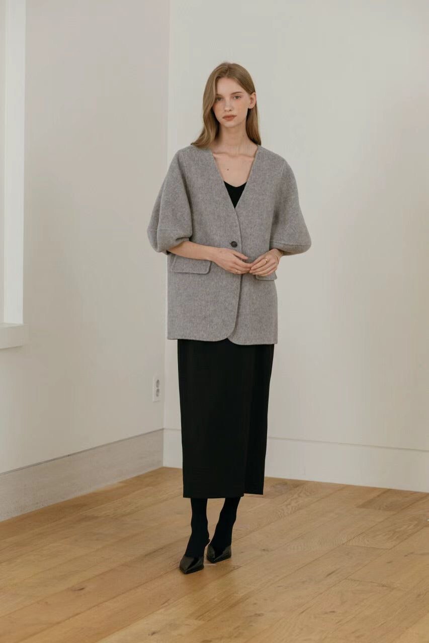 圓弧澎澎袖造型V領羊毛單釦外套 / 2色