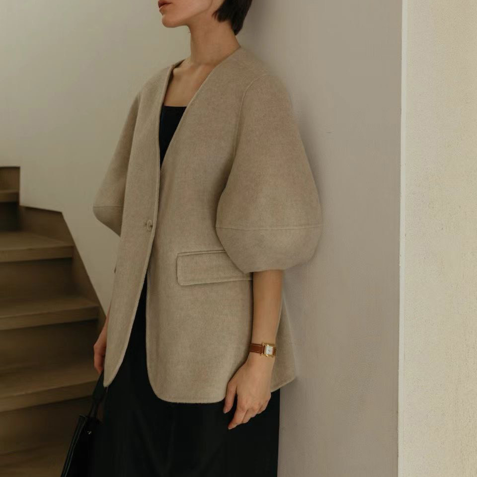 圓弧澎澎袖造型V領羊毛單釦外套 / 2色