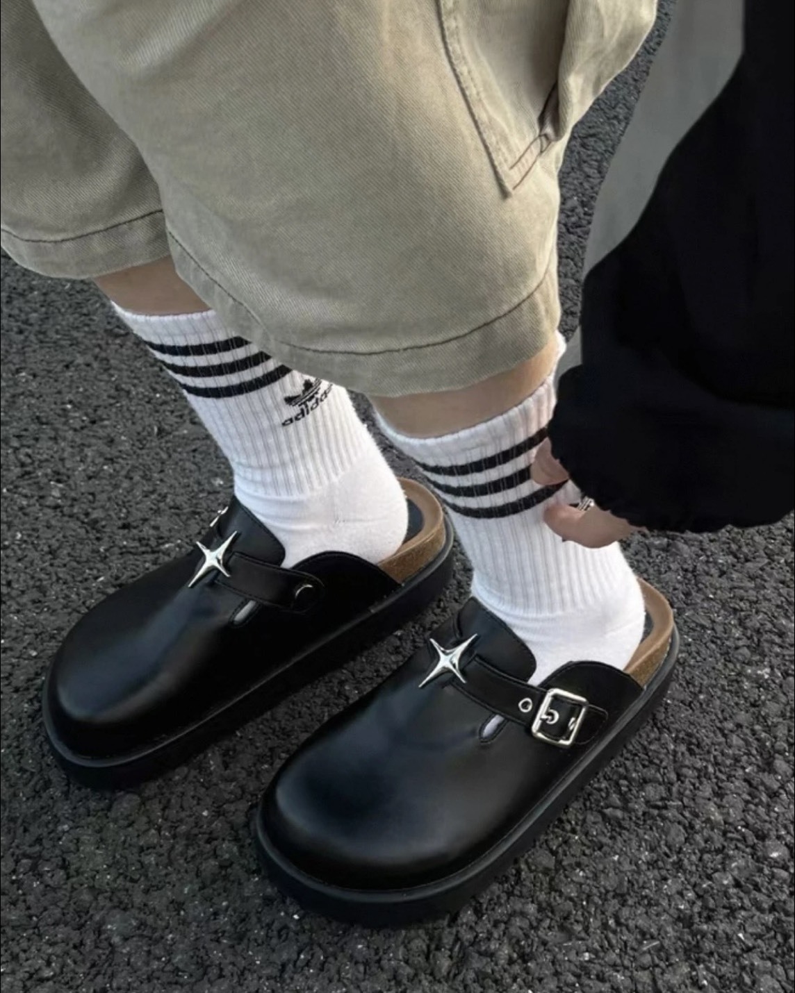 <好帥>HANQIAORIJI 二層牛皮 皮革 星星 EVA 包頭 勃肯 增高5.5cm 調節扣 黑色