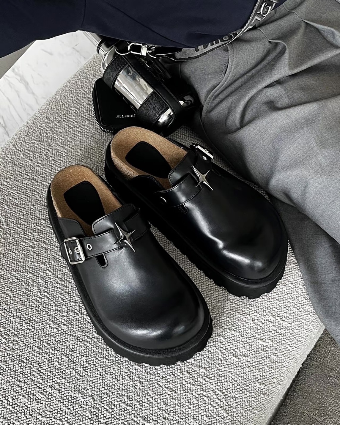 <好帥>HANQIAORIJI 二層牛皮 皮革 星星 EVA 包頭 勃肯 增高5.5cm 調節扣 黑色