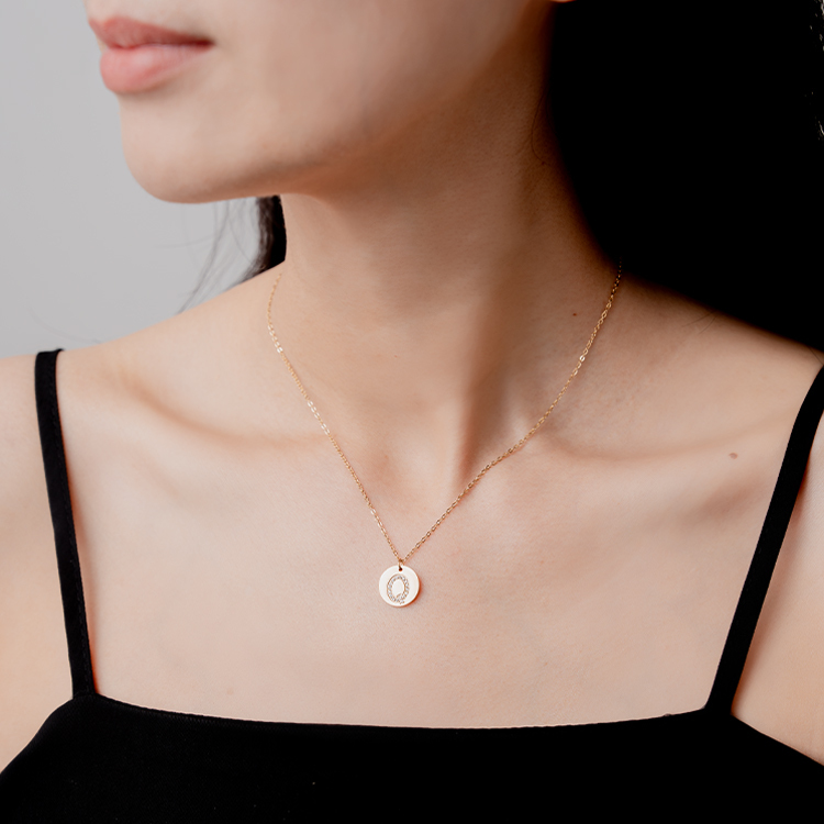 miramira字母｜白鋯石圓牌字母Q項鍊B5759-金81775