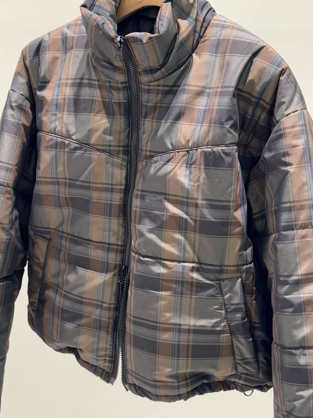 灰咖配色格紋立領拉鍊澎澎羽絨外套