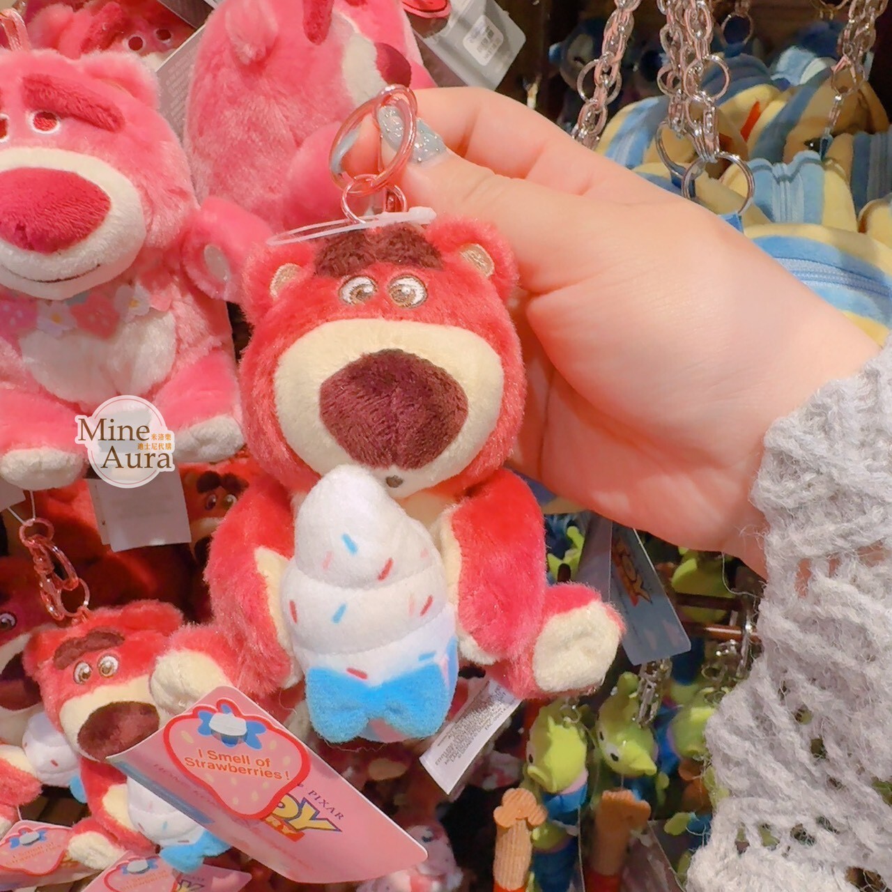 熊抱哥 Lotso 抱甜點 造型 絨毛 吊飾 鑰匙圈 玩具總動員 Toy Story -香港迪士尼樂園