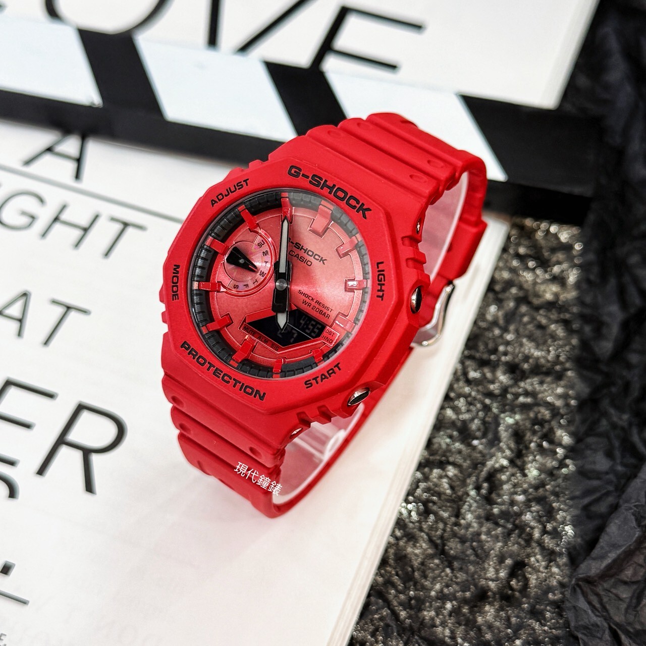 【G-SHOCK】大膽鮮豔潮流紅 雙顯八角電子錶GA-2100RRB-4A 45.4mm現代鐘錶