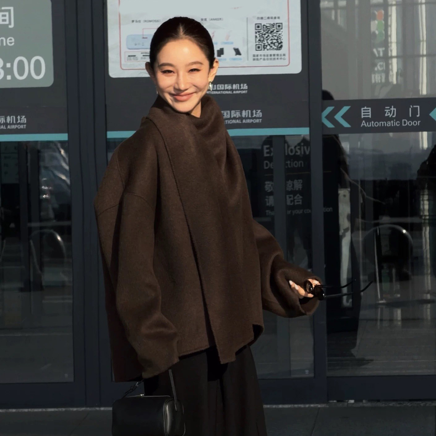 巧克力色系領巾造型羊毛短大衣外套-S-L (Elegant & Love)