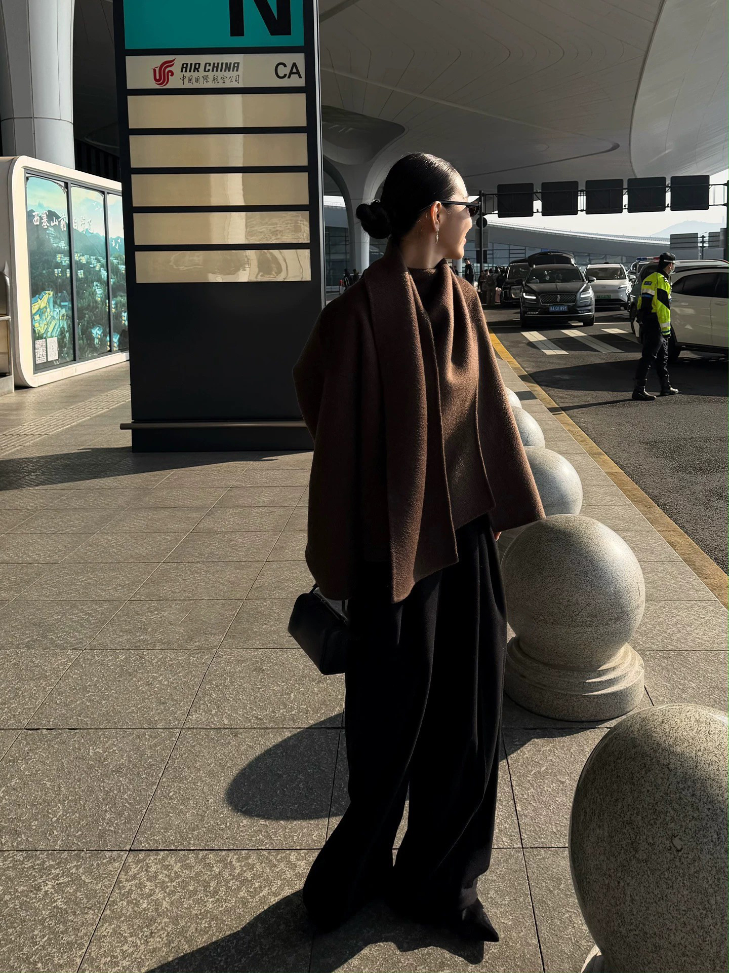 巧克力色系領巾造型羊毛短大衣外套-S-L (Elegant & Love)