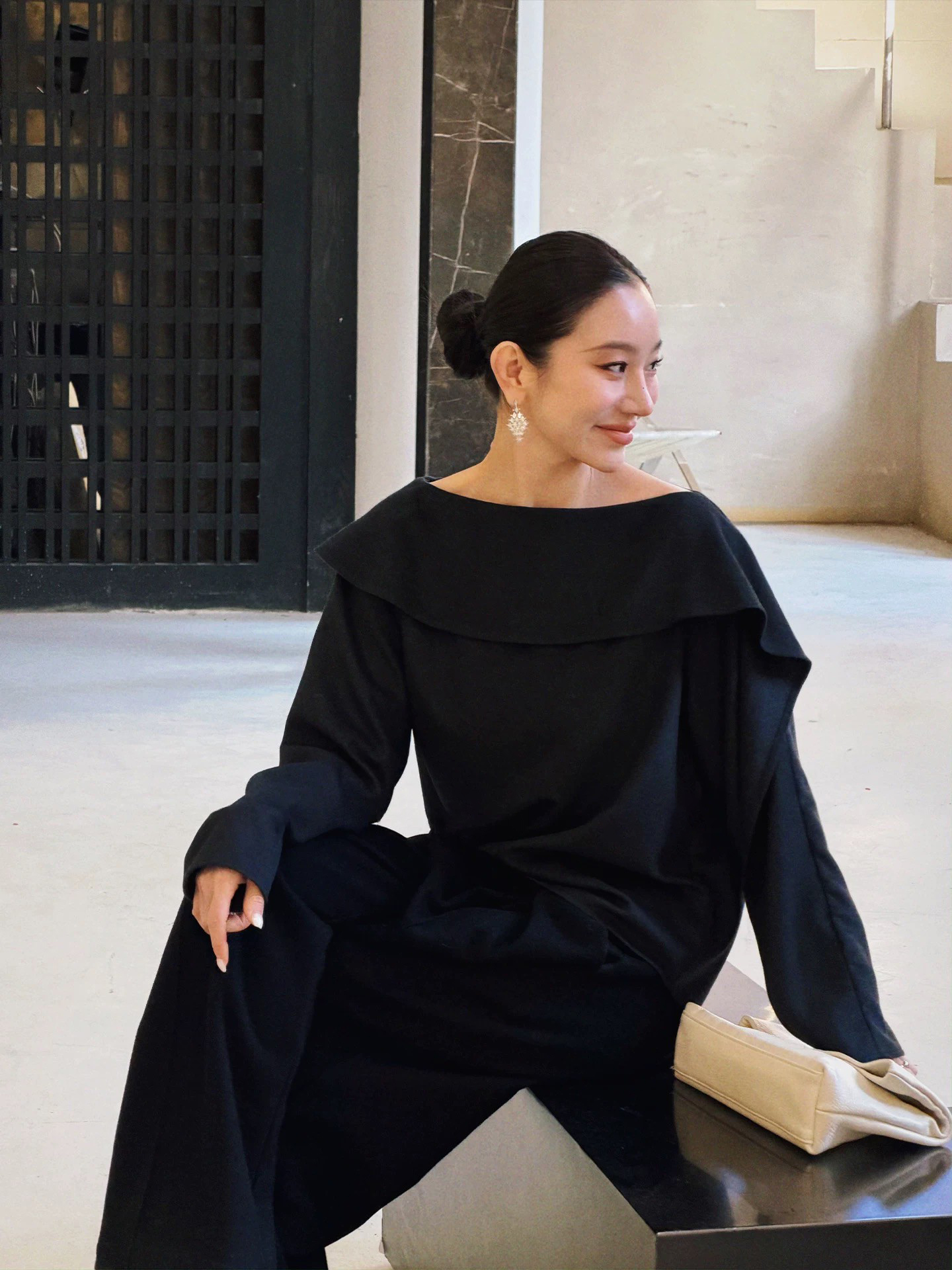 反摺領片造型寬鬆氣質感長袖上衣-S-L (Elegant & Love)