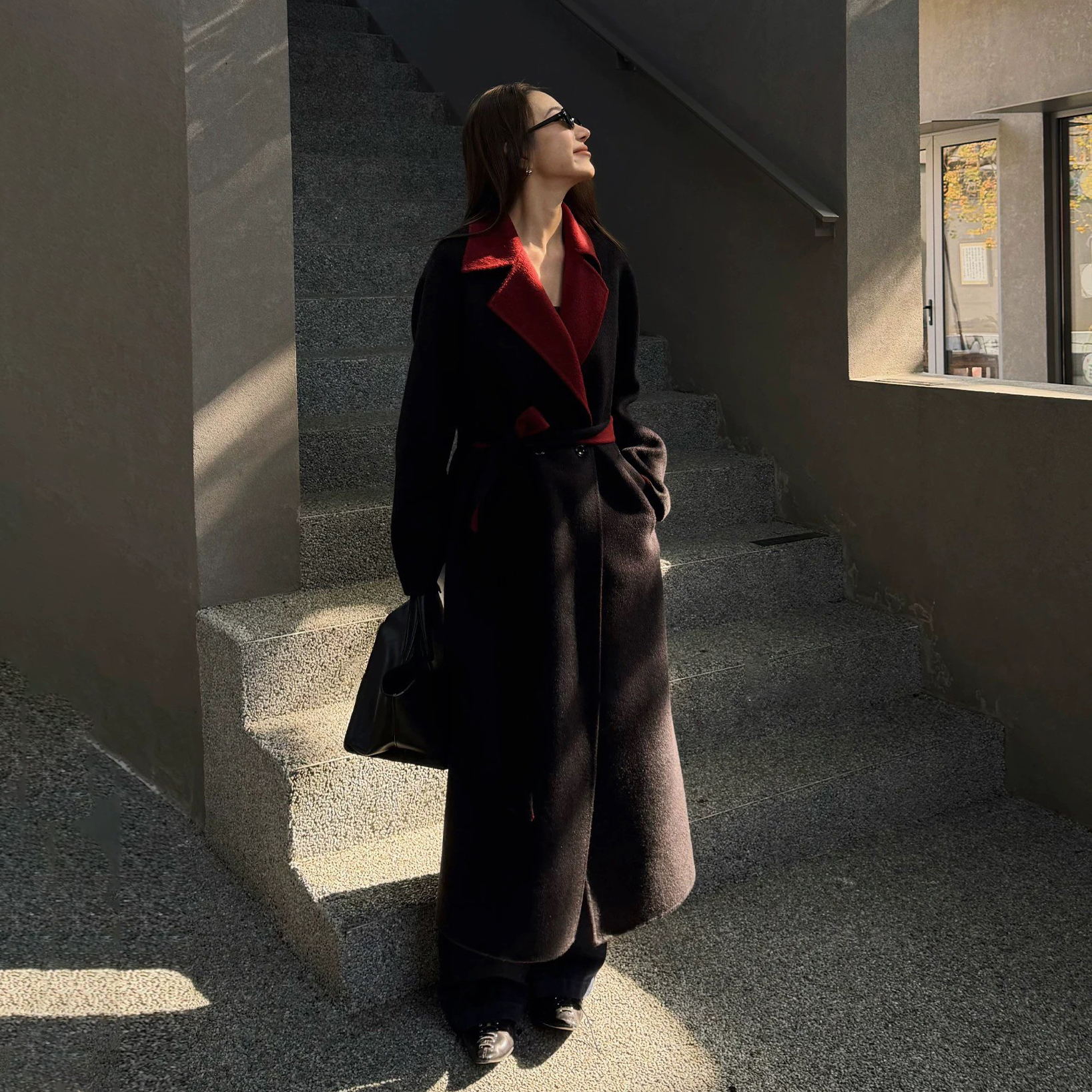 經典黑紅色領片造型羊毛長版大衣外套-S-L (Elegant & Love)