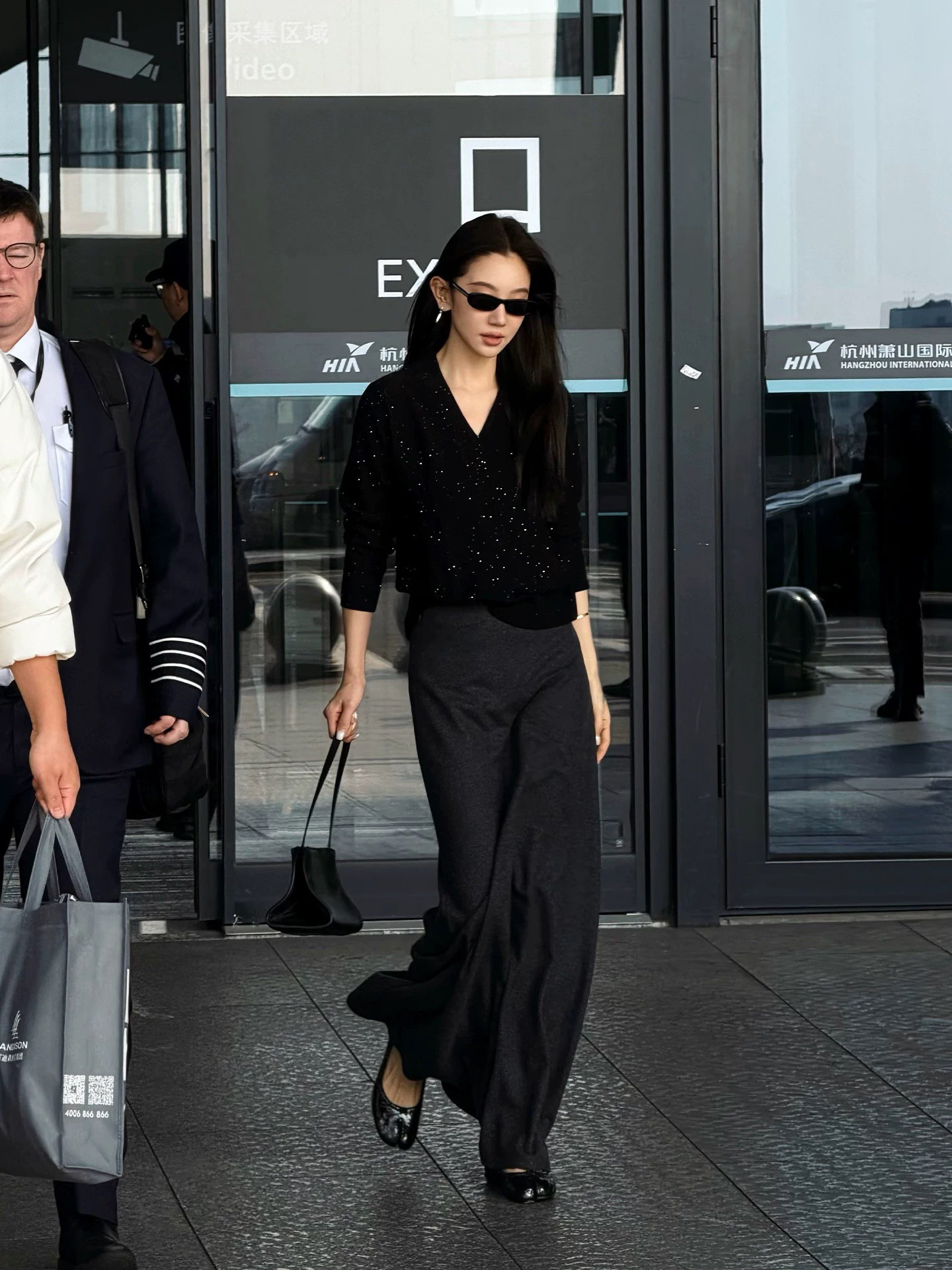 經典黑閃亮亮五分袖V領針織上衣-S-L (Elegant & Love)