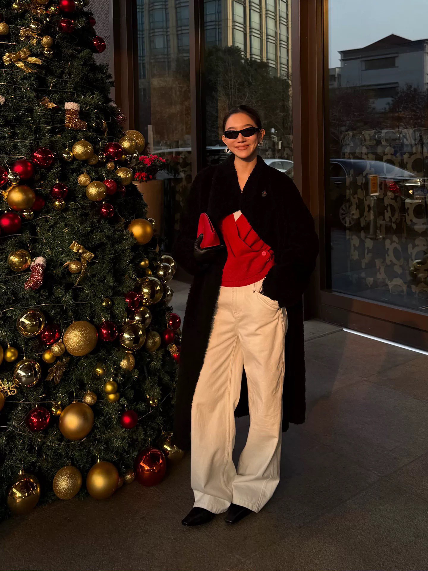 百搭雲朵白慵懶直筒牛仔褲長褲-S-L (Elegant & Love)