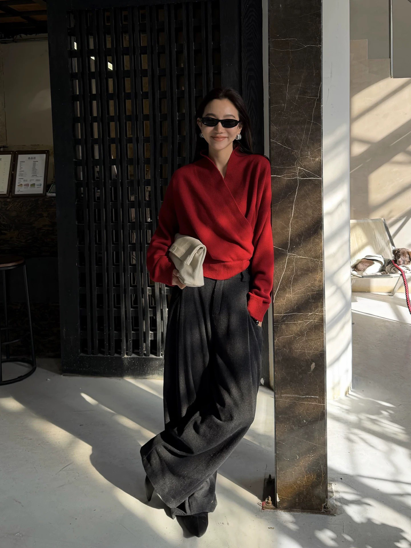 顯白法國紅交疊V領造型毛衣-S-M (Elegant & Love)