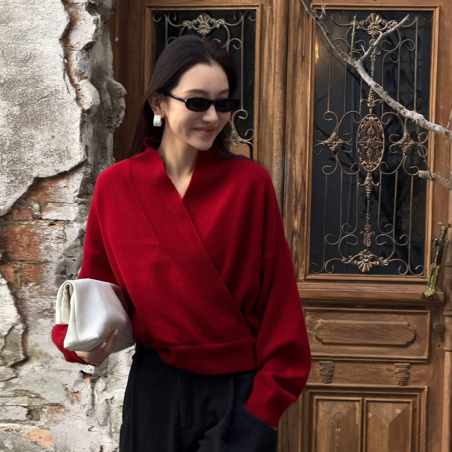 顯白法國紅交疊V領造型毛衣-S-M (Elegant & Love)