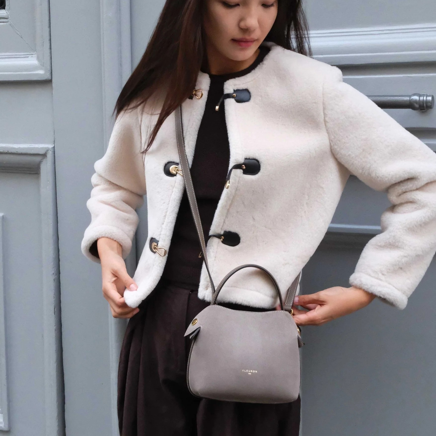 1FL0104-001 [FLEURON] Mini Swann Suede Taupe #MAF04SV1108MOL (EU)