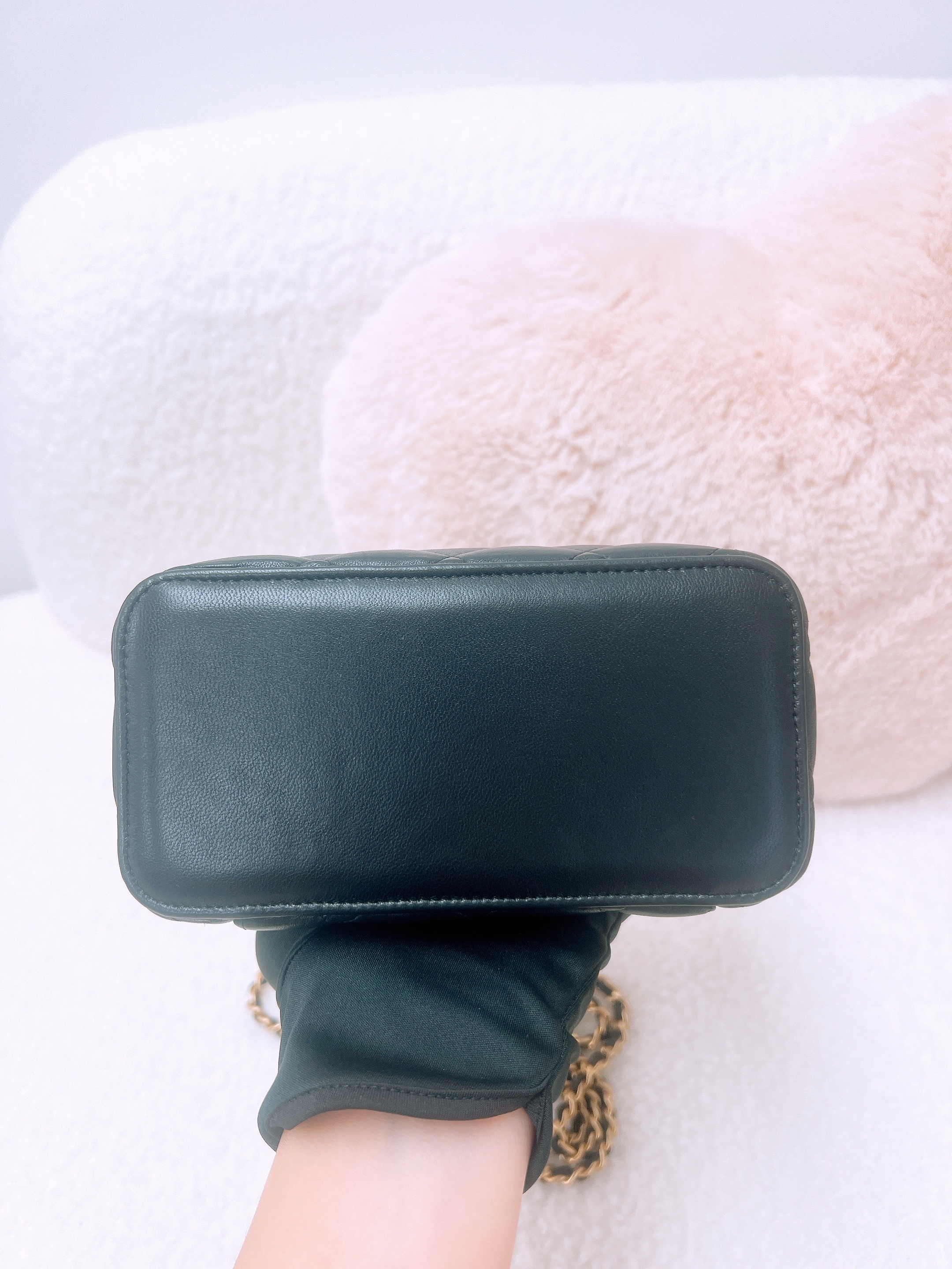 Chanel vanity with handle (black lambskin/ GHW)