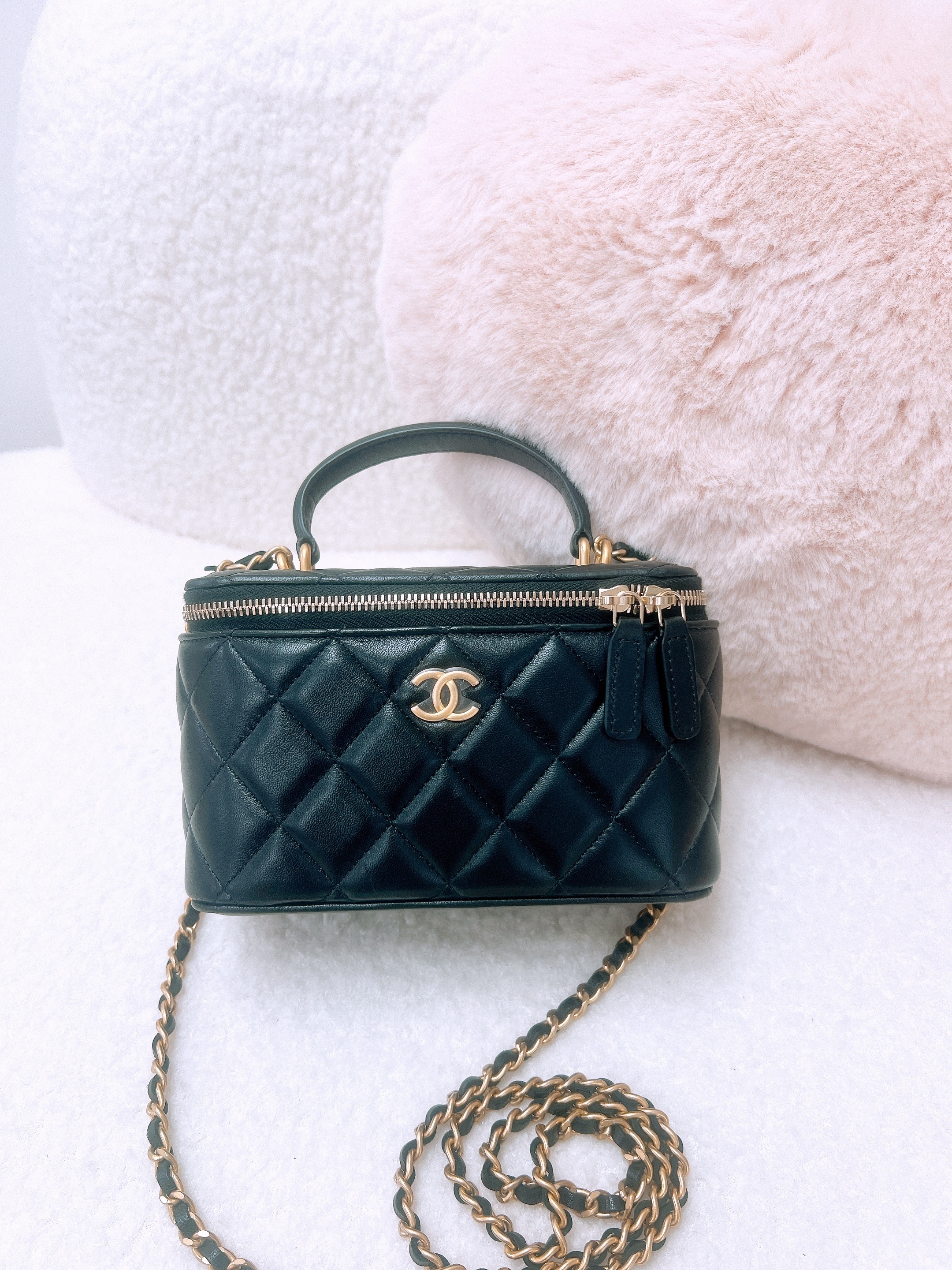 Chanel vanity with handle (black lambskin/ GHW)