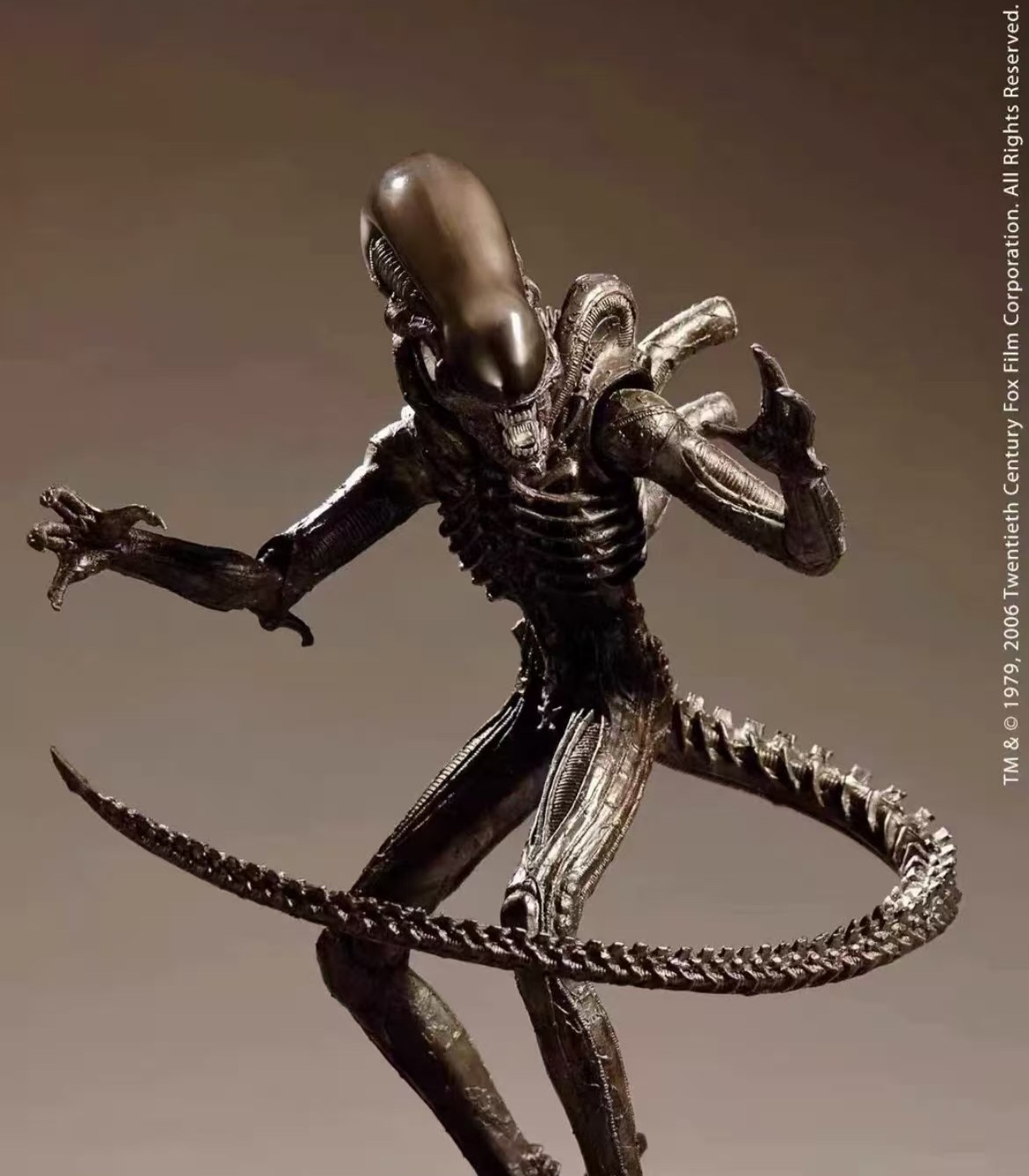 Unpainted and Unassembled cq 1/3 alien without base