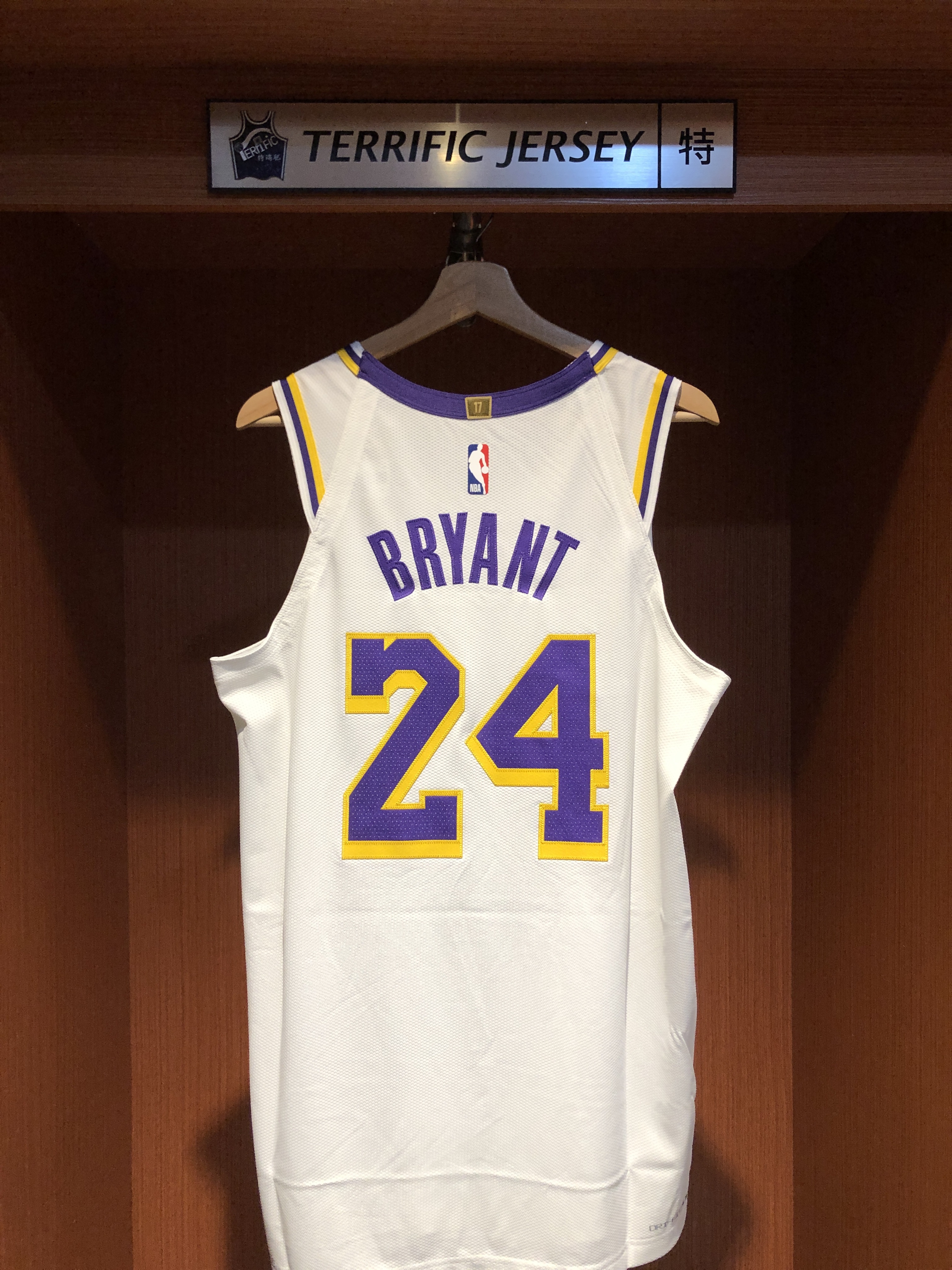 NBA球衣 Kobe Bryant 洛杉磯湖人白 #24 Association Nike Authentic 球員版 電繡 全新