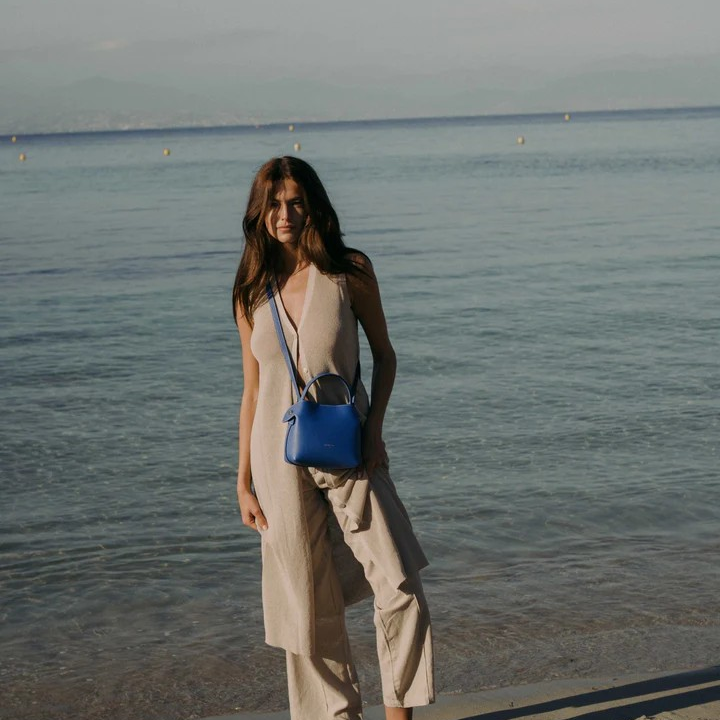 1FL0104-029 [FLEURON] Mini Swann Bleu Cobalt #MAF04VG4050CBL (EU)