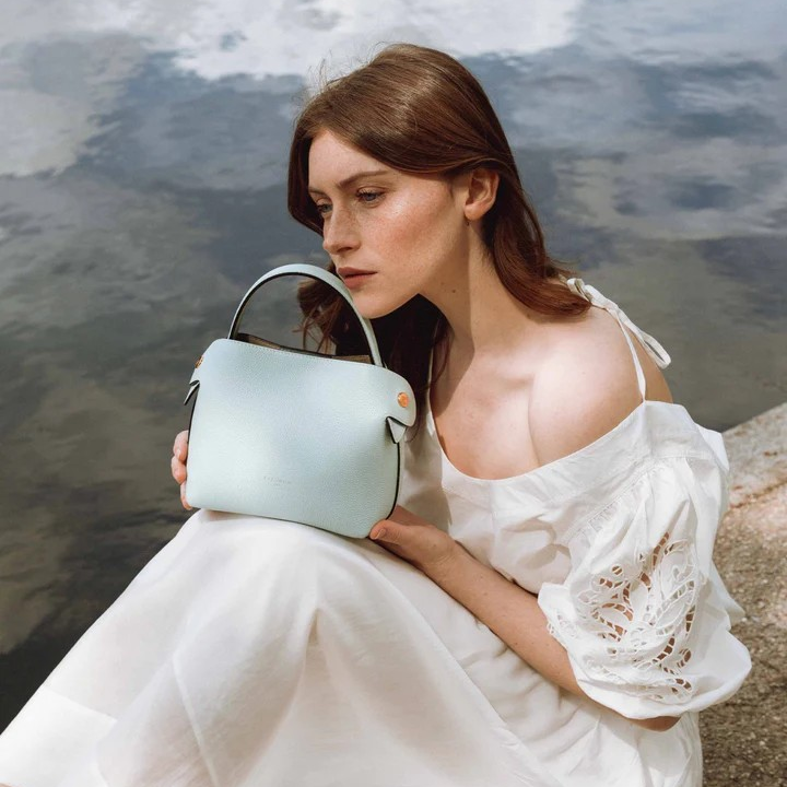 1FL0104-033 [FLEURON] Mini Swann Bleu Ciel #MAF04VG5206SKB (EU)