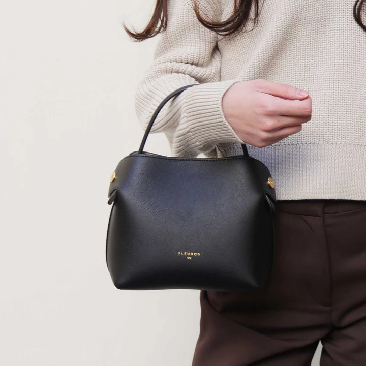 1FL0104-036 [FLEURON] Mini Swann Noir Lisse #MAF04VL0303BLK (EU)