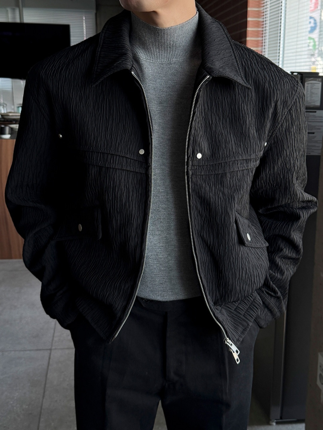 褶皺銀色鉚釘短款夾克