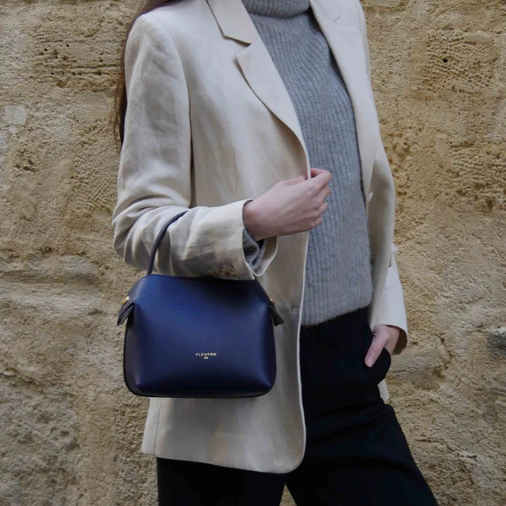 1FL0104-044 [FLEURON] Mini Swann Bleu Nuit #MAF04VL3915MNB (EU)