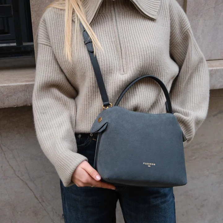 1FL0104-053 [FLEURON] Medium Swann Suede Orage #MAF06SV4215STM (EU)