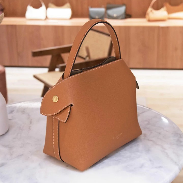 1FL0104-065 [FLEURON] Medium Swann Caramel #MAF06VG1340CRL (EU)