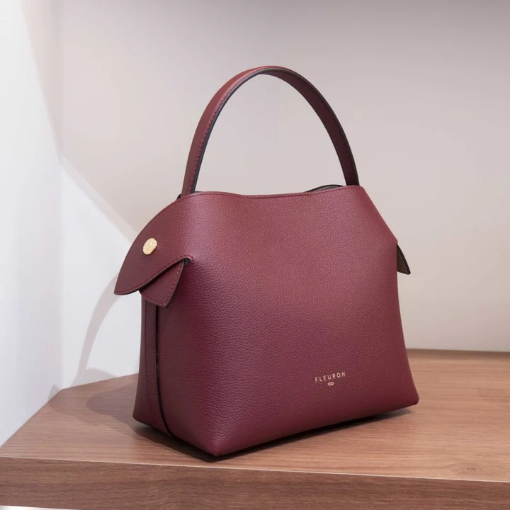 1FL0104-068 [FLEURON] Medium Swann Bordeaux #MAF06VG1629BGD (EU)