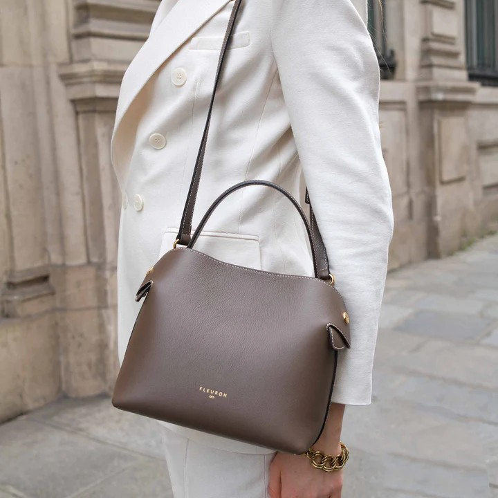 1FL0104-081 [FLEURON] Medium Swann Taupe Foncé #MAF06VL1312DKT (EU)