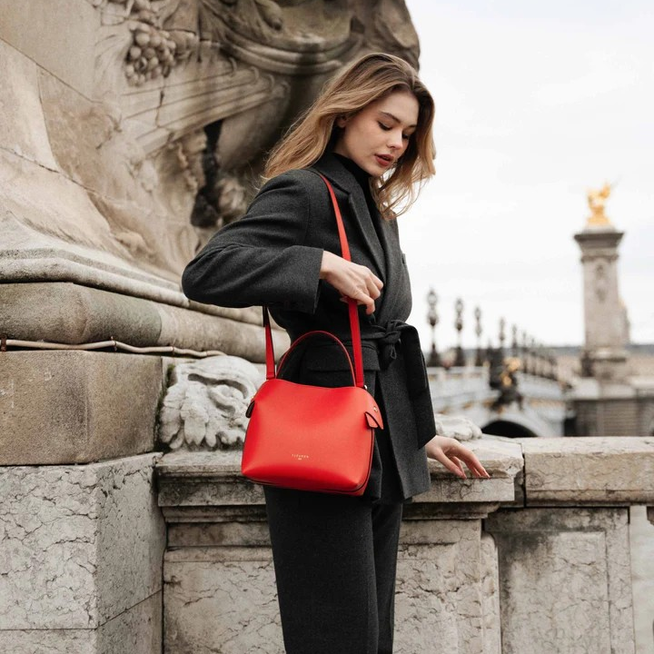 1FL0104-083 [FLEURON] Medium Swann Baie de Goji #MAF06VL1659GJB (EU)