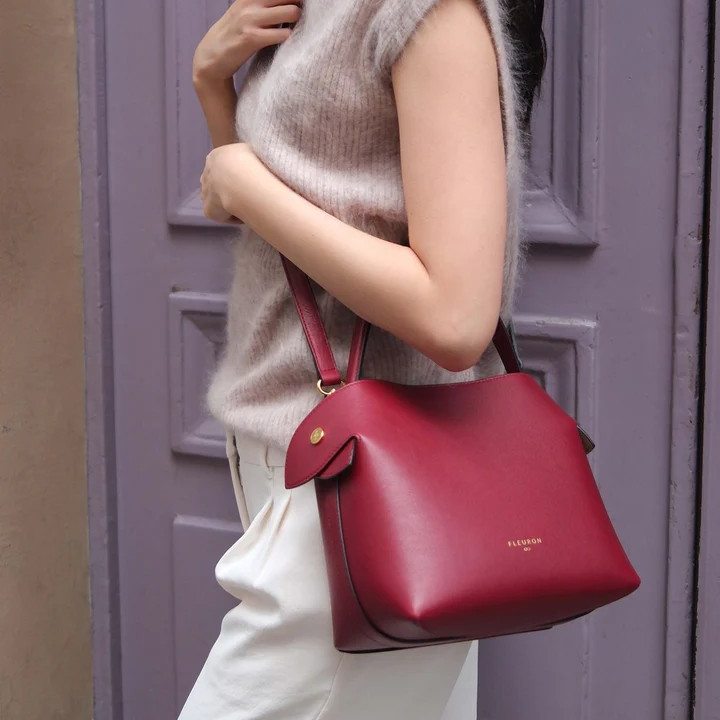 1FL0104-084 [FLEURON] Medium Swann Cerise #MAF06VL1724CHR (EU)