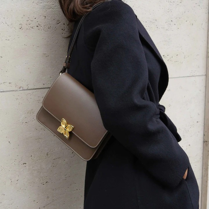 1FL0104-134 [FLEURON] Hortensia Taupe Foncé #MAF12VL1312DKT (EU)