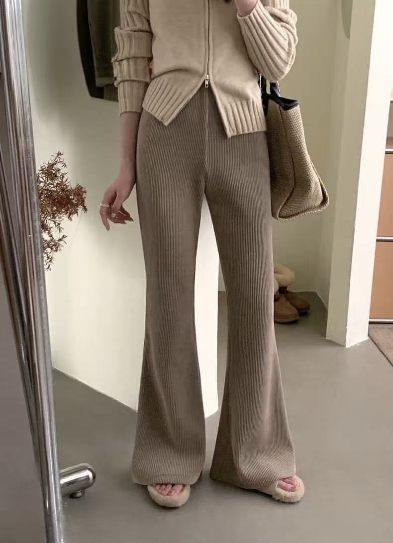 196 柔軟燈芯絨喇叭褲