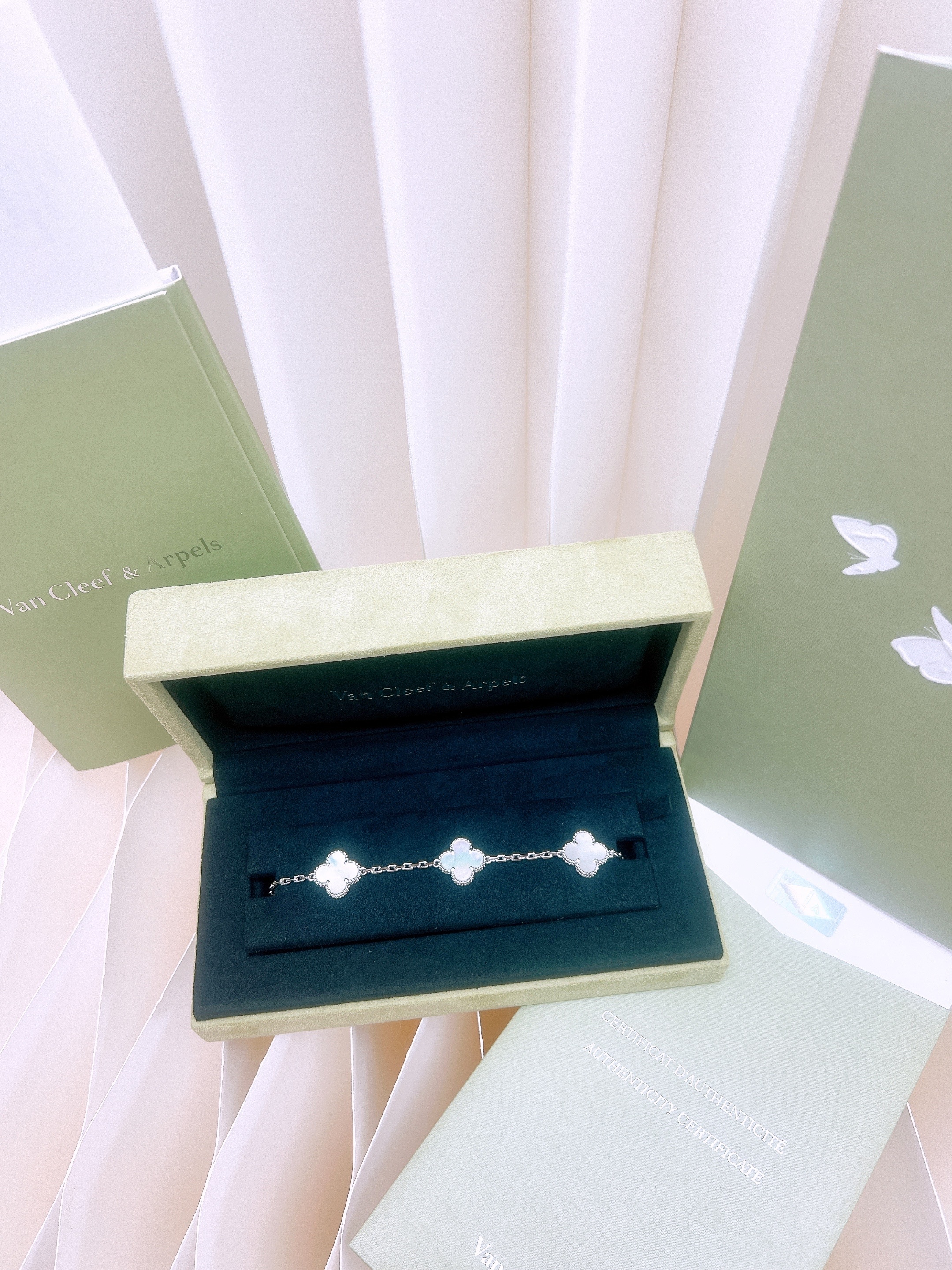 *Unused* Vca vintage alhambra 5 motifs bracelet (white mother-of-pearl/ 18k white gold)