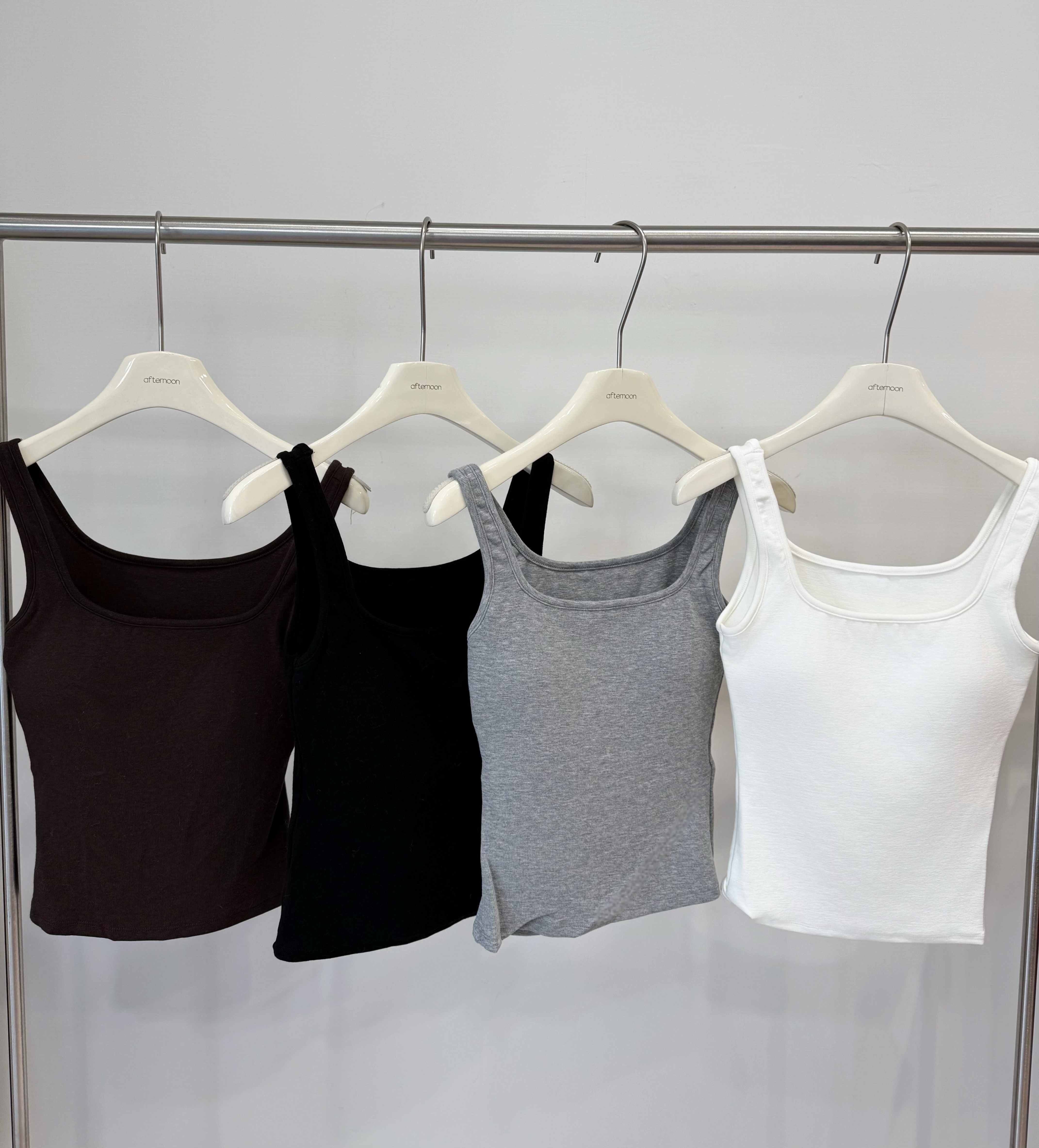 526 方領寬肩帶Bratop