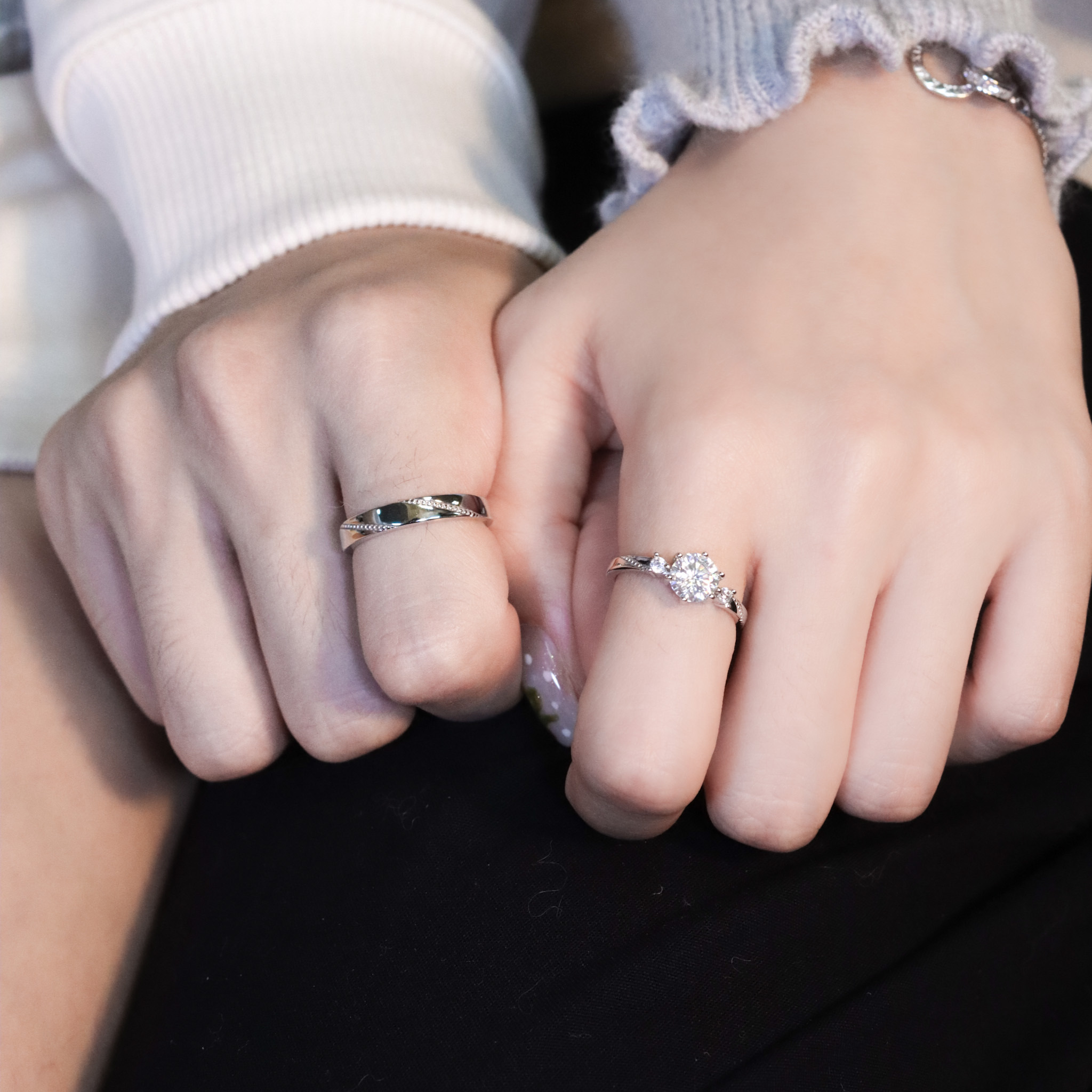 | 925純銀・ 厚鍍白金・莫桑石 | 鑽光終於等到你情侶戒指（男款/女款） | RI0967 |